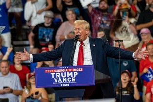 Trump buduje kryptowalutowe imperium? Rażący konflikt interesów prezydenta USA