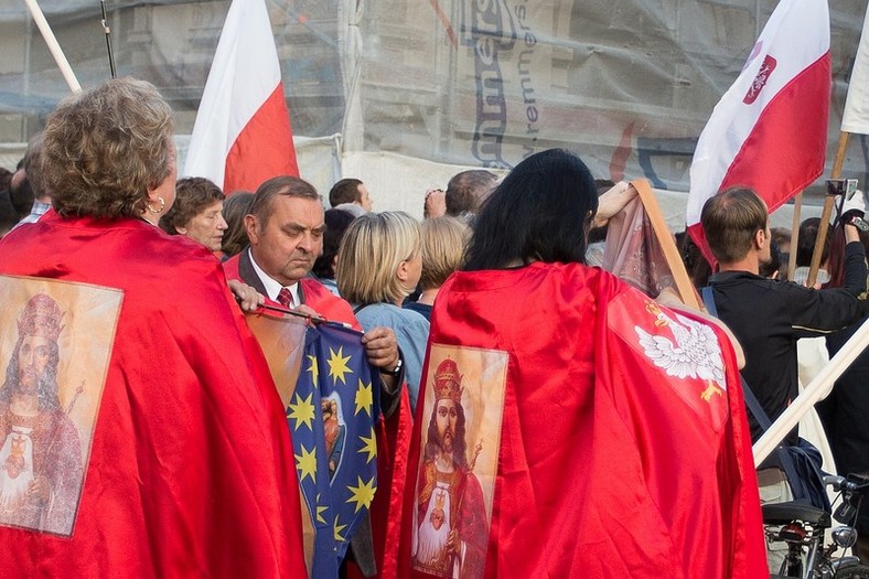 Protest przeciwników spektaklu "Golgota Picnic"