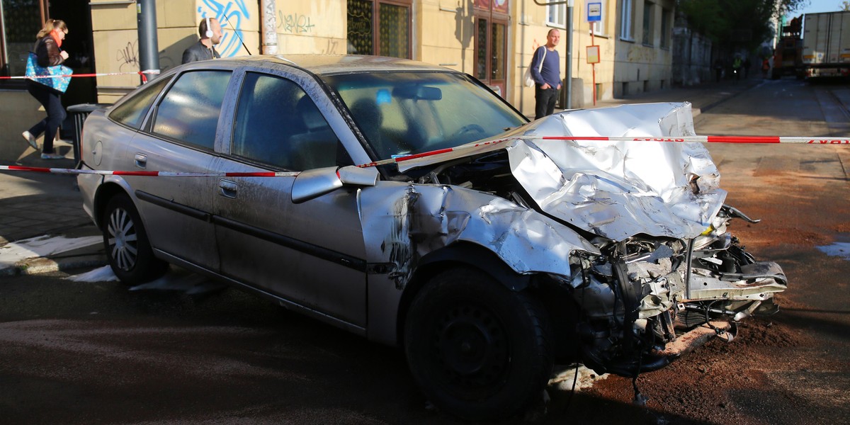 Wypadek na Zielonej. Ciężarówka stanęła w płomieniach 