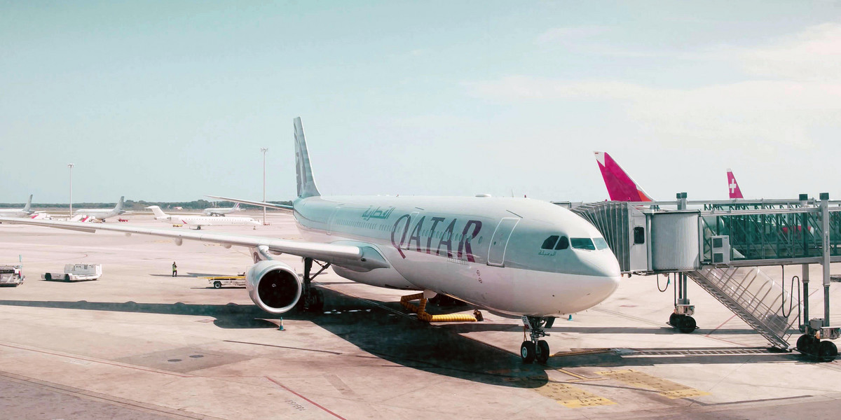 Katar: przebadali na lotnisku wszystkie pasażerki po znalezieniu noworodka