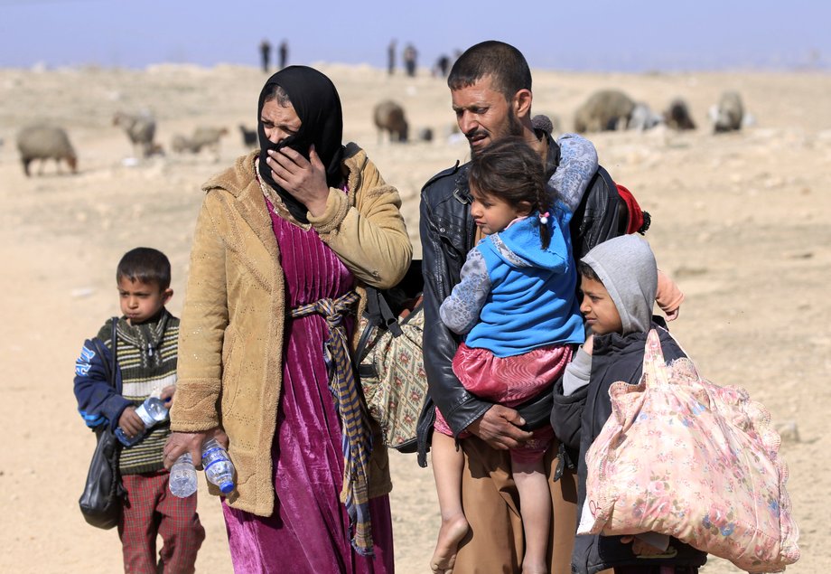 Displaced Iraqis flee their homes during a battle with ISIS militants, in district of Maamoun in western Mosul, Iraq, February 23, 2017.