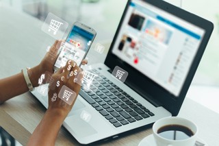 Administracja  decyduje,  firmy wdrażają