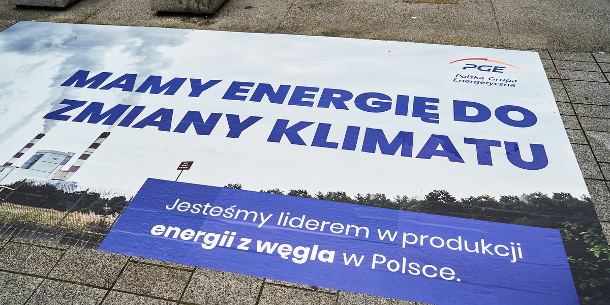 W lutym dyrektor programowy Greenpeace Polska, poinformował, że weźmie udział w konkursie na prezesa zarządu PGE. Prezes został Wojciech Dąbrowski. Teraz organizacja pozywa właściciela elektrowni Bełchatów. 