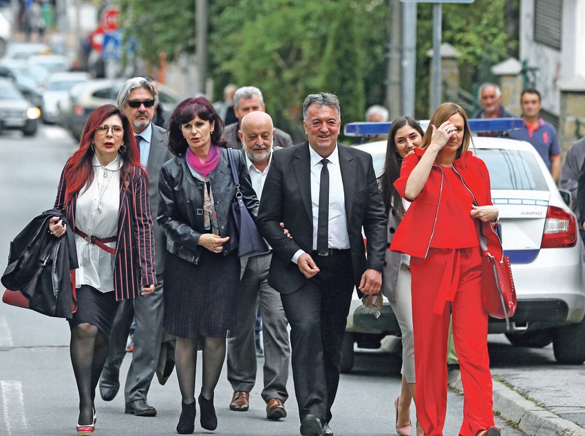 Ulaguje se novom šefu kako bi bio visoko na izbornoj listi SRS