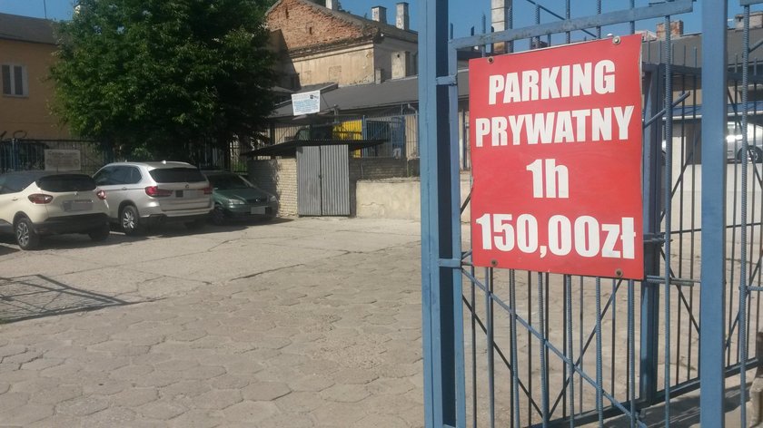 Absurdalnie drogi parking