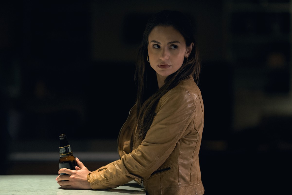 Aimee Carrero w czwartym odcinku serialu "Znajomi i sąsiedzi"