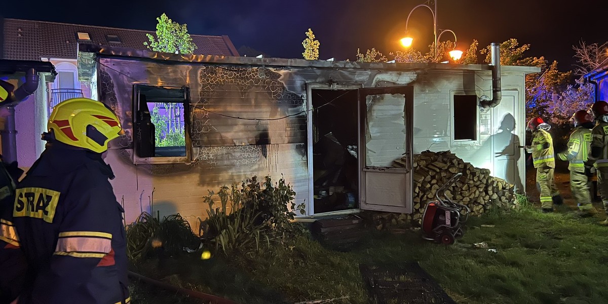 Koszmar w Łebie! Mężczyzna zginął w pożarze domku holenderskiego. 