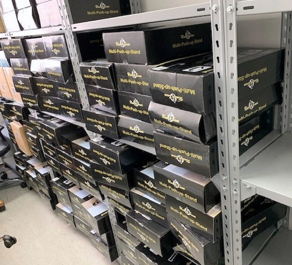 Kutije sa zaplenjenim fitnes spravama na Horgošu