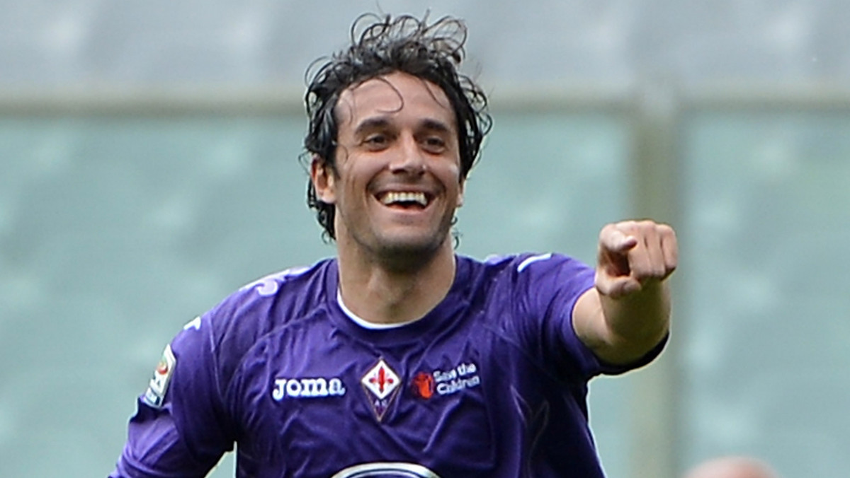 Luca Toni, włoski piłkarz, zawodnik Fiorentiny, ma powody do radości. W piątek jego narzeczona Marta Cacchetto urodziła córkę Biancę. W zeszłym roku para przeżyła tragedię - ich syn urodził się martwy.