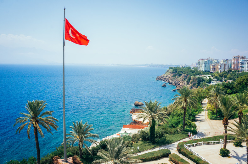 Antalya z flagą Turcji
