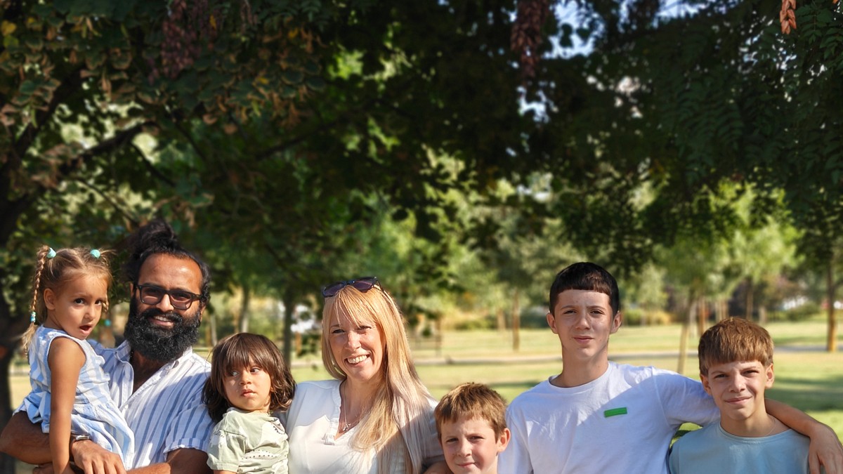 Indija i Srbija bez granica: Ljubav Dunje i Jaša, šestoro dece i zajednički restoran u Novom Sadu