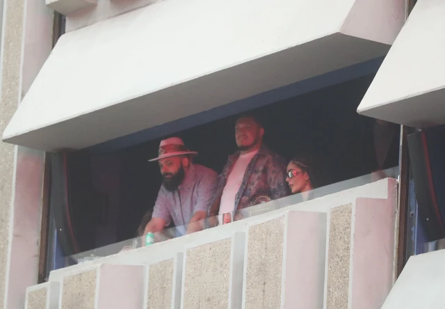 PRIJA, TANJA I ANĐELA KAO NA MODNOJ REVIJI: Koncert Magla benda vrvi od poznatih! (Galerija fotografija)