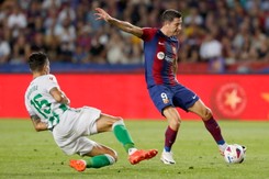 Barcelona rozbiła Betis, gol i dwie asysty Lewandowskiego