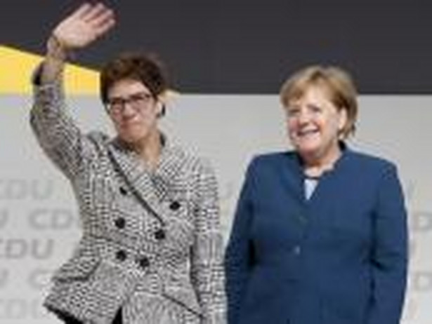 Annegret Kramp-Karrenbauer i Angela Merkel,