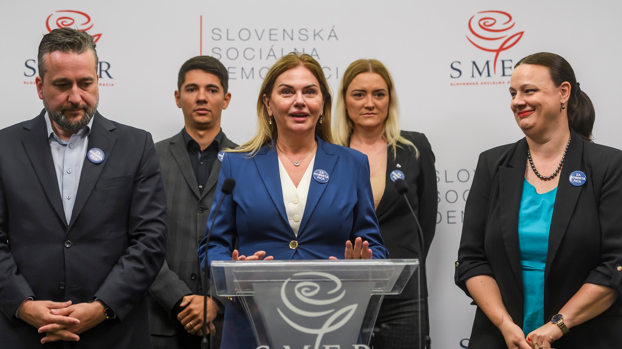Europoslanci za Smer-SD: Ľuboš Blaha, Erik Kaliňák, Monika Beňová, Judita Laššáková a Katarína Roth Neveďalová.