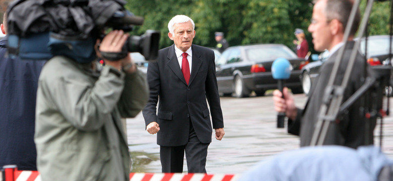 Były rzecznik PZPN: Jerzy Buzek wiedział, że Jacek Dębski był gangsterem, ale nie zareagował