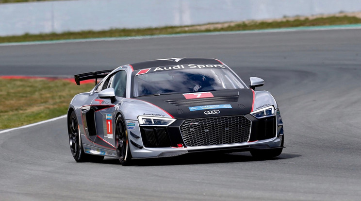 Először tesztelte az Audi R8 LMS GT versenyautóját Keszthelyi Vivien