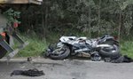 Motocyklista wbił się w naczepę. Nie żyje. FOTY