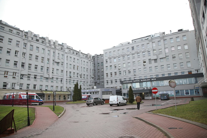 Leszek Miller: "władza zaszczepiła się w rządowym szpitalu". Dyrekcja placówki dementuje