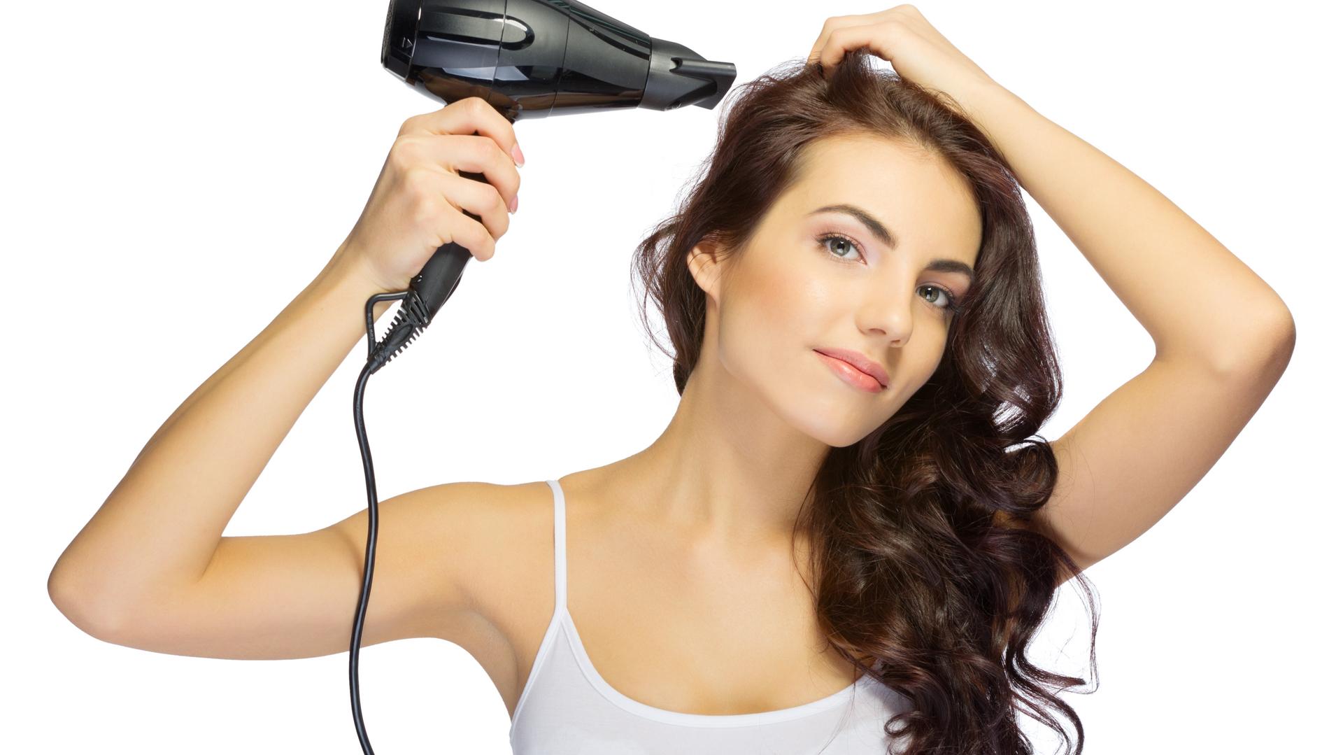 обязательно ли сушить волосы. укладка феном. сушка феном объем. правильная сушка волос. обязательно ли сушить волосы.