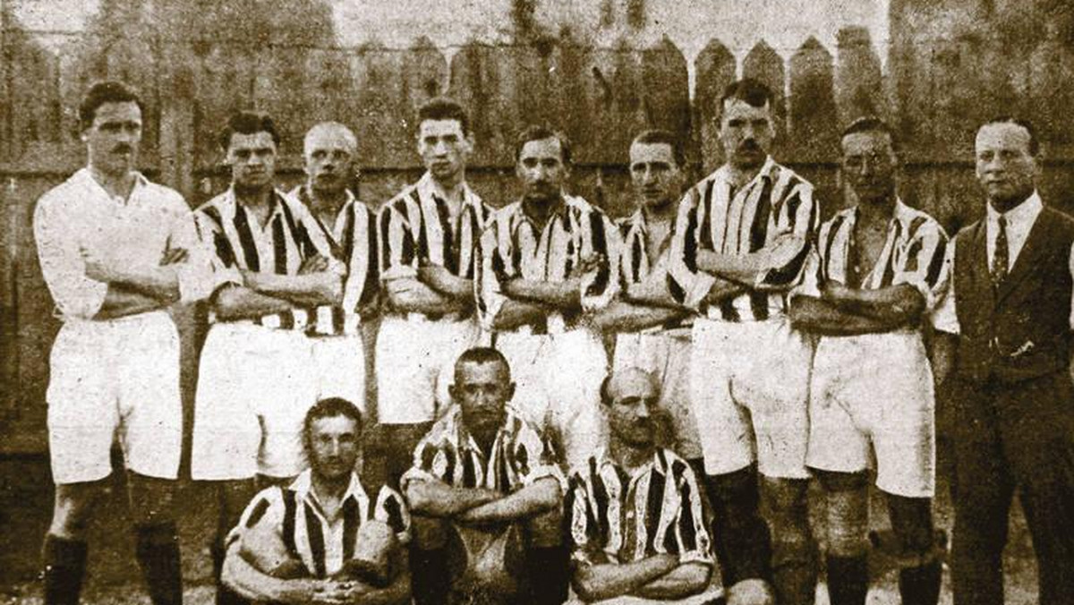W składzie drużyny był kapitan wojsk pancernych, karykaturzysta, bibliotekarz... 11 reprezentantów Polski. Oto Cracovia AD 1921. Pierwszy mistrz Polski w futbolu.