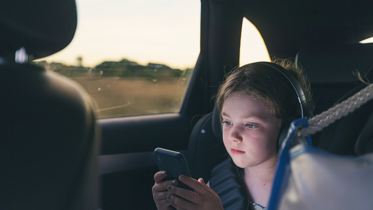 Telefon dla dziecka — jak telefon wybrać, jak przekonać rodzica do kupna?