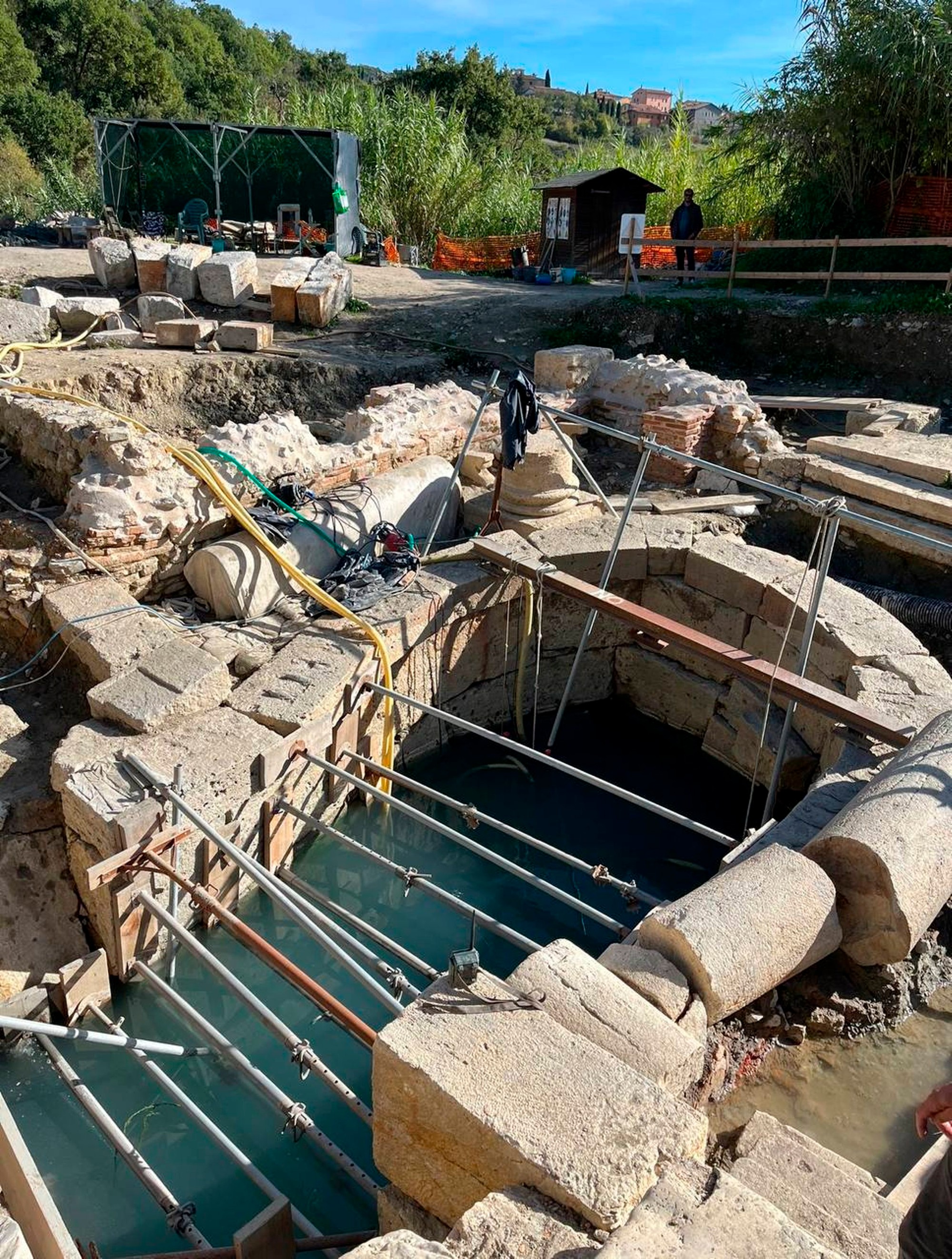 Archeológovia našli zachovalé bronzové sochy z čias starovekého Ríma.