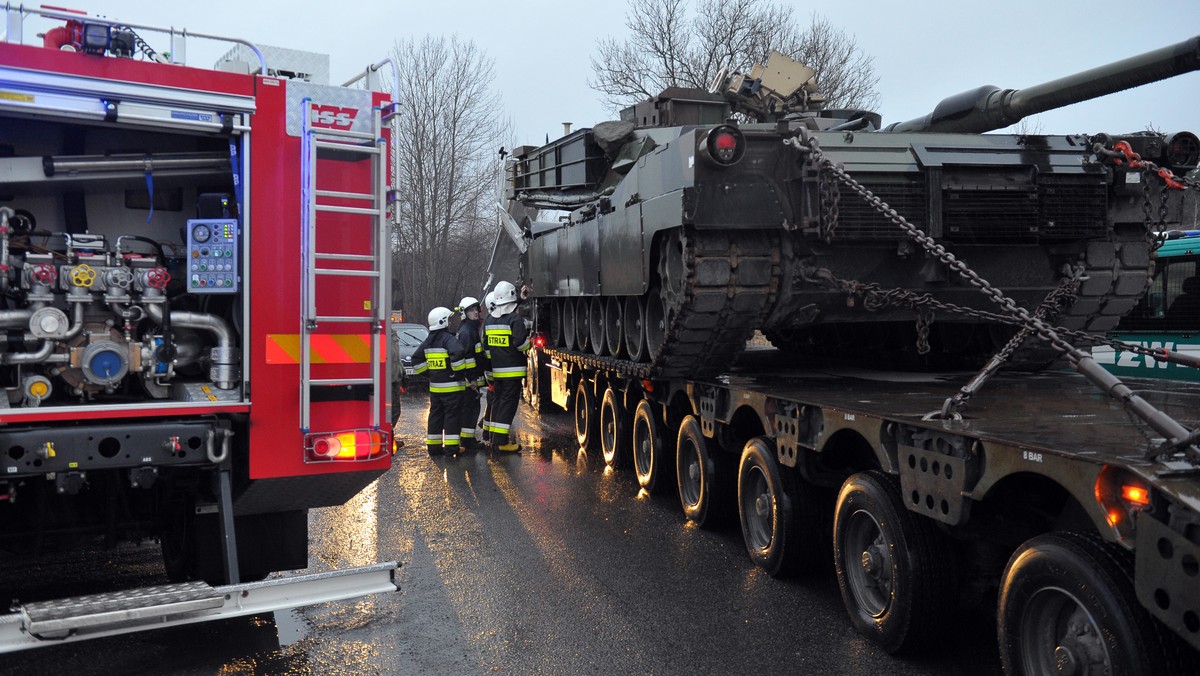 Wypadek z udziałem lawety wiozącej amerykański czołg w Mirosławcu