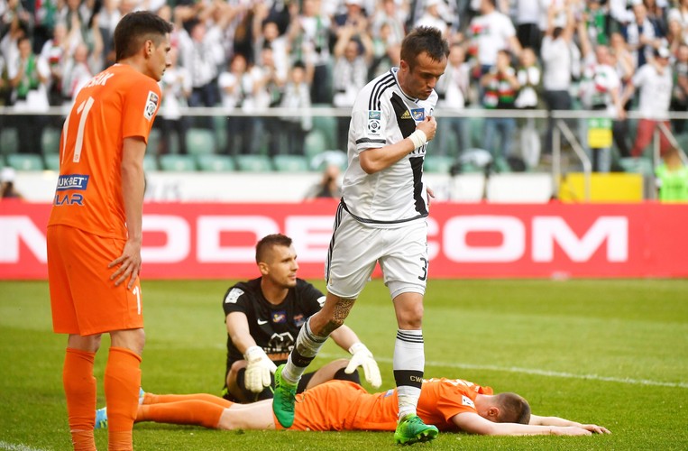 Piękna żona Miroslava Radovica częstym gościem na trybunach stadionu Legii