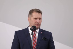 Czarnek: Rząd chce utrzymać naukę stacjonarną