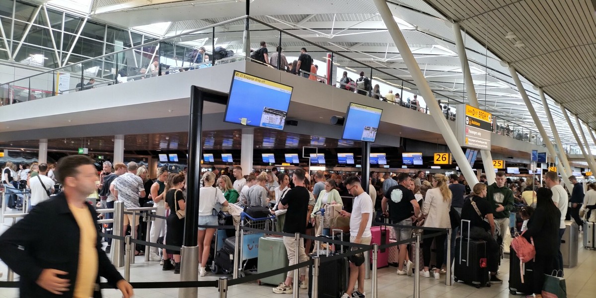 Lotnisko Schiphol od ubiegłego roku mierzy się ze wzmożonym ruchem turystycznym.