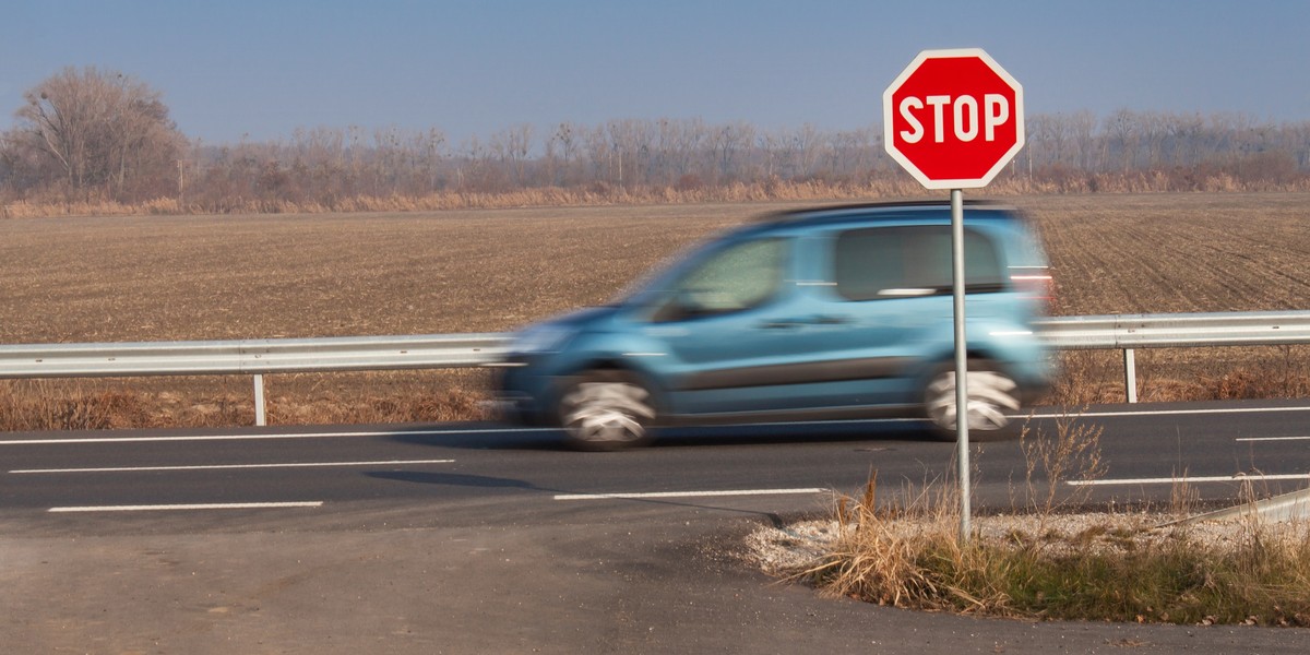 Ważny wyrok Sądu Najwyższego. Dotyczy rowerzystów i znaku STOP