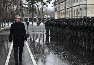 Vučić u obilasku kasarne