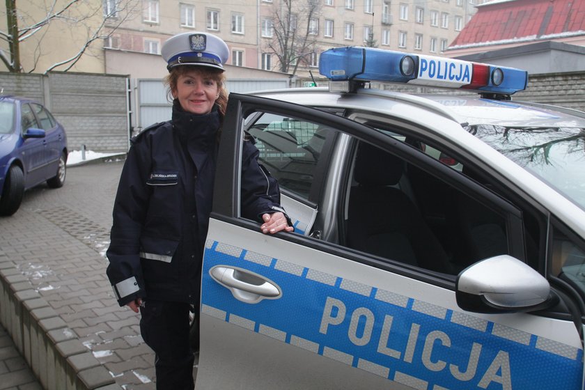 Policjantka mówi wierszem do kierowców