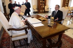 To ich Komorowski zabrał na audiencję u papieża