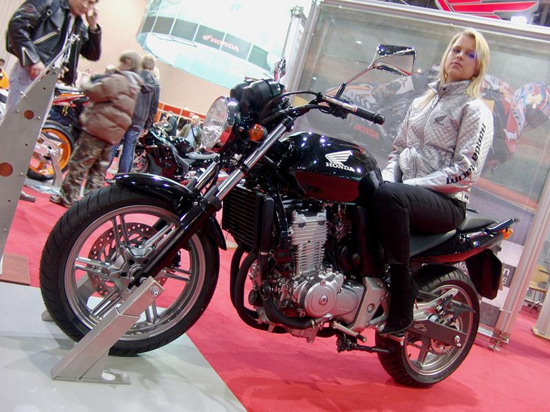 MOTOCYKL-EXPO 2007: cudowne maszyny i piękne dziewczyny (fotogaleria)