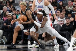 19 punktów, 7 asyst i 5 zbiórek Sochana. Wembanyama zaliczył double-double