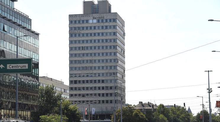 Lebontják a Fővárosi Vízművek toronyházát / Fotó: MTI Bruzák Noémi