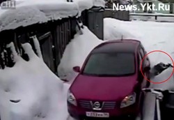 Jeździła po kobiecie, bo ta zarysowała jej auto. Wszystko nagrała kamera [WIDEO +18]