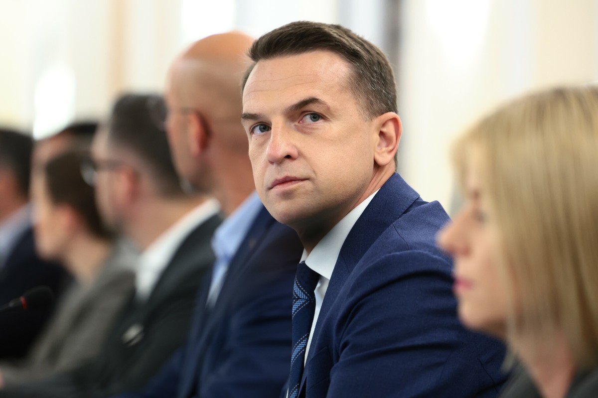 Rząd stanowczo dementuje plotki. 800 plus nie zmieni się w najbliższym czasie