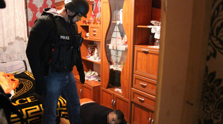 Egy budapesti testvérpár kényszerített kiszolgáltatott helyzetben lévő nőket prostitúcióra, a rendőrök elkapták őket /Fotó: Police