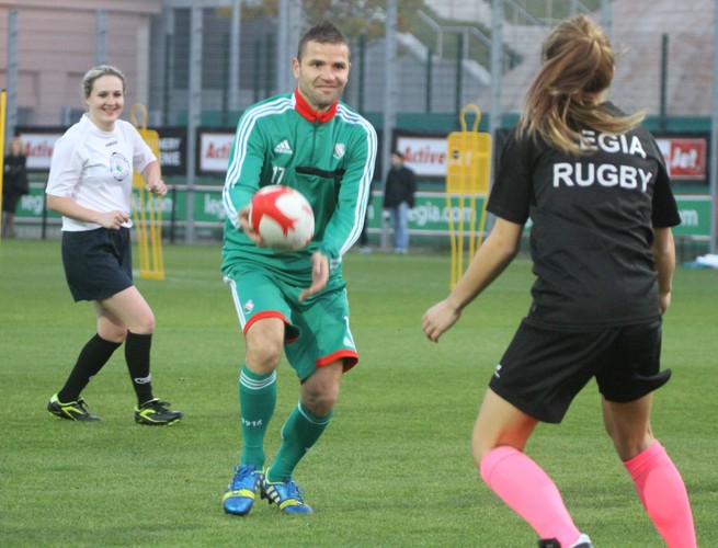 Niecodzienny trening piłkarzy Legii. Ćwiczyli z rugbystkami