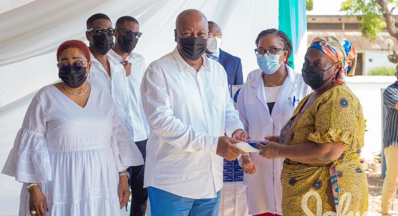 John Mahama gives out Glucometers