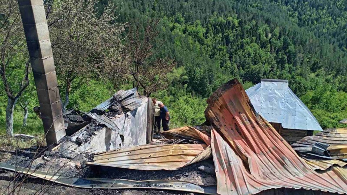 Izzgorela kuća porodice Jarčević kod Brodareva