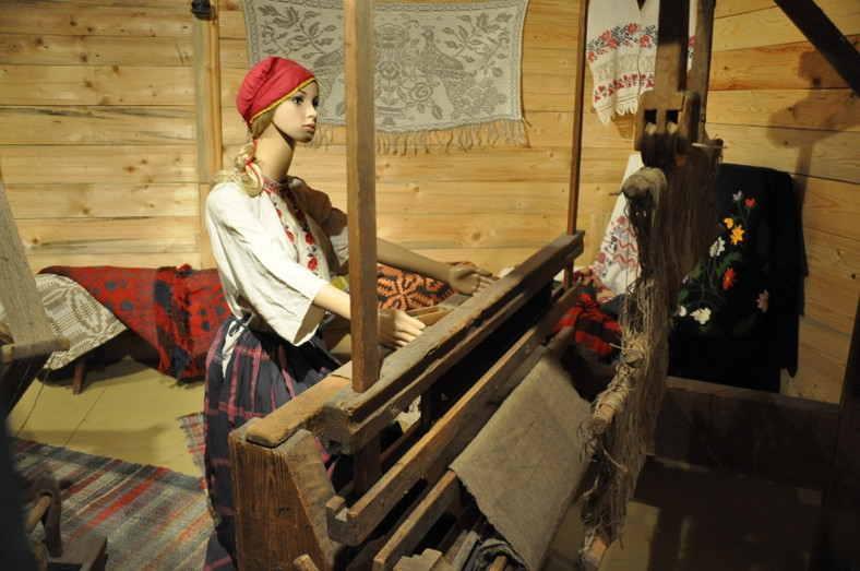 Muzeum Kultury Białoruskiej  przedstawia kulturę oraz tradycję i historię  Białorusinów, zamieszkujących Podlasie