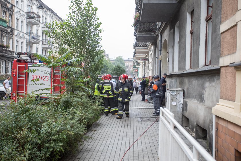 Zawaliła się podłoga w kamienicy na Jeżycach