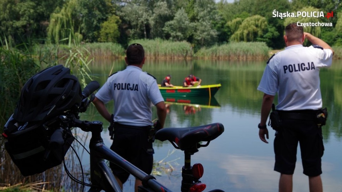 Pijany ojciec zasnął, sterując łodzią na jeziorze. Dzieci musiały dzwonić po pomoc
