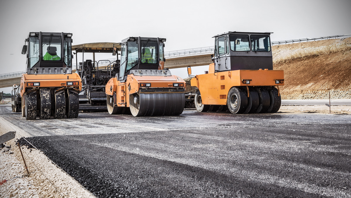 Generalna Dyrekcja Dróg Krajowych i Autostrad podpisała umowę na budowę ponad 19 km fragmentu drogi ekspresowej S5 Poznań–Wrocław na odcinku Radomicko – Leszno Południe. Inwestycja ma być zakończona w 22 miesiące.