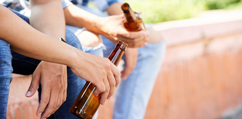 Spożywanie alkoholu w miejscu publicznym. Jakie są maksymalne kwoty mandatów?