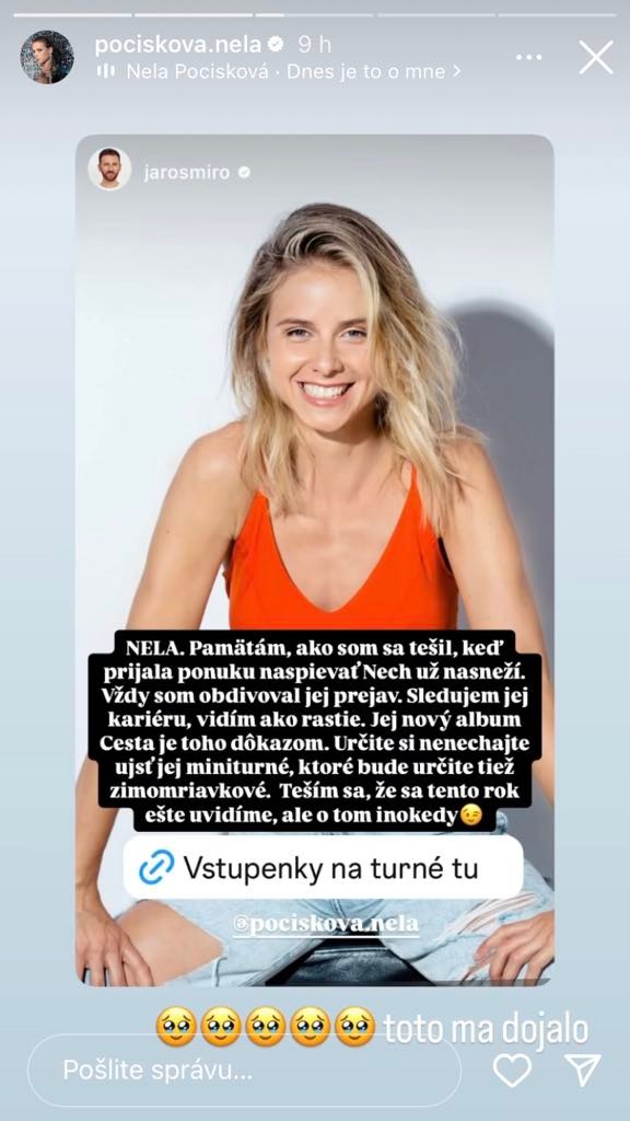 Snaží sa jej pomôcť.